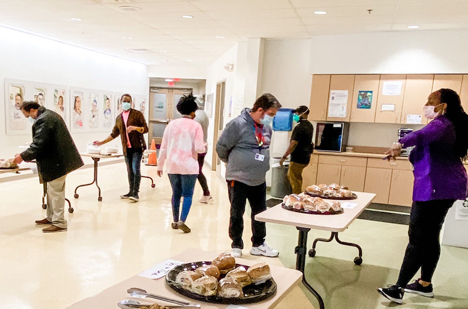 healthcare workers get lunch