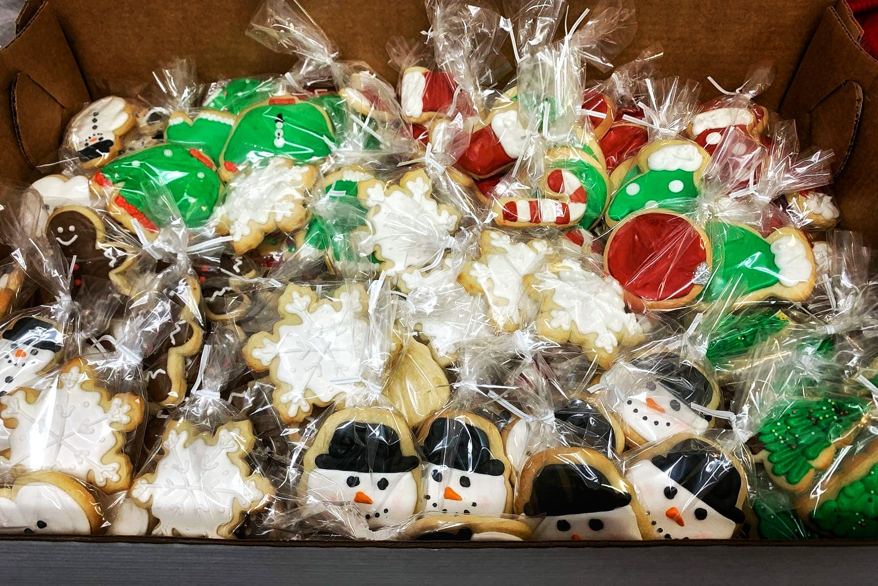 The Summit Gives Cookies To Thank Frontline Workers